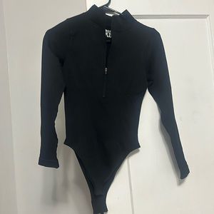 OQQ black zipper ribbed bodysuit